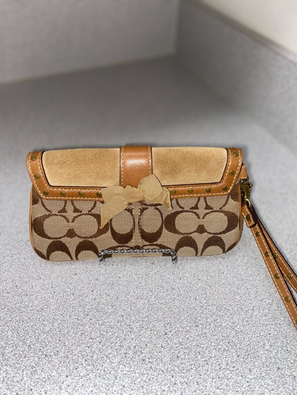 Coach Vintage SoHo Suede Tan Signature Canvas Leather Wristlet GUC - Picture 2 of 14